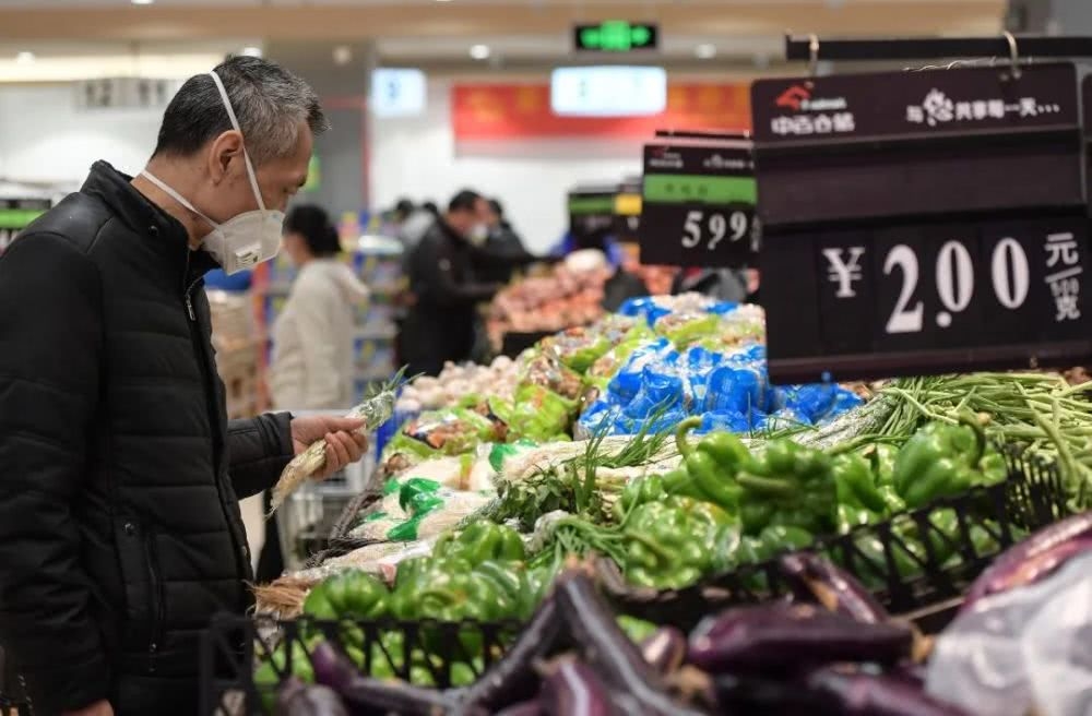 疫情中，一個(gè)中產(chǎn)家庭能撐多久？